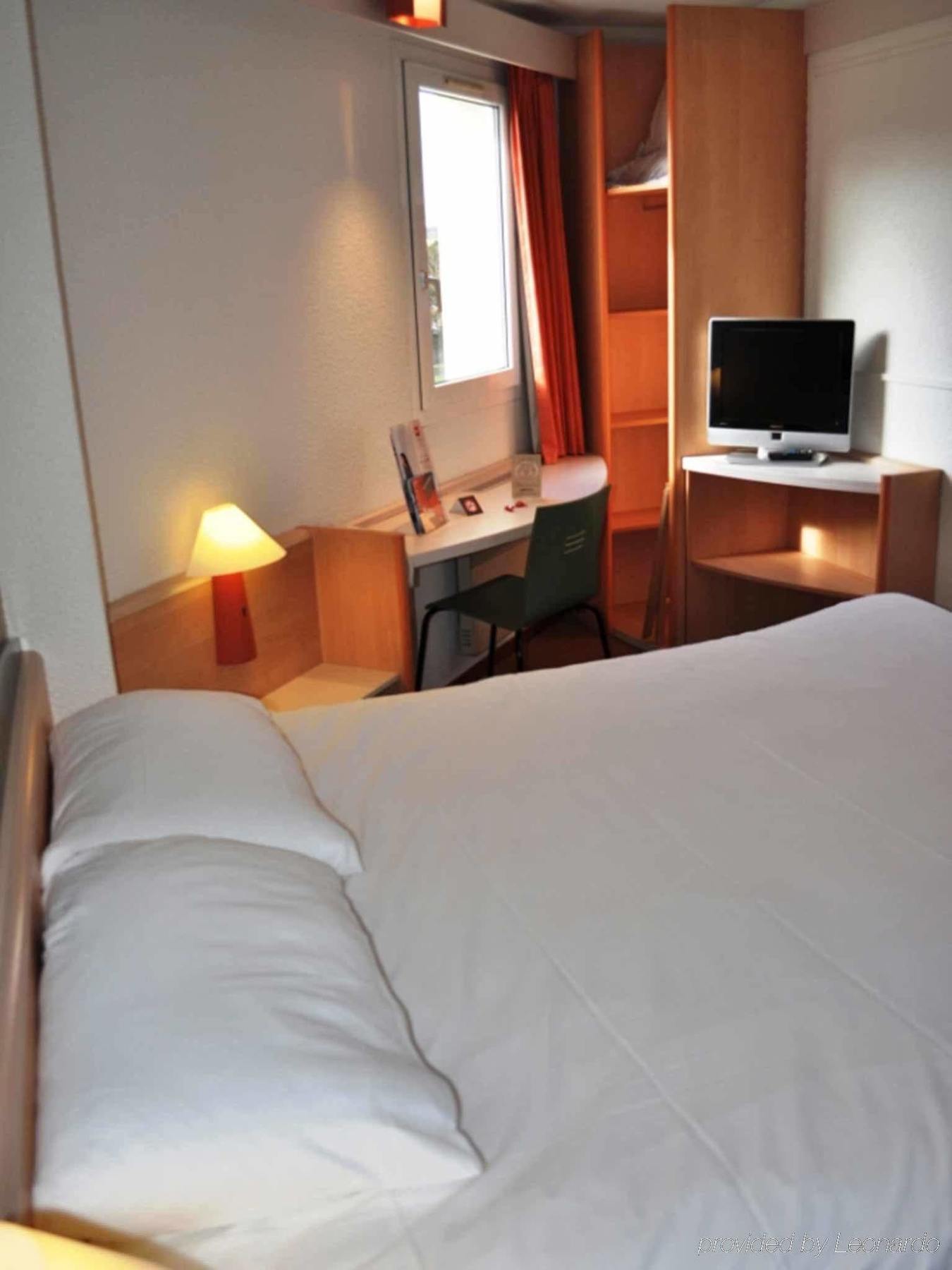 ไอบิส โอเติง Hotel Autun ภายนอก รูปภาพ